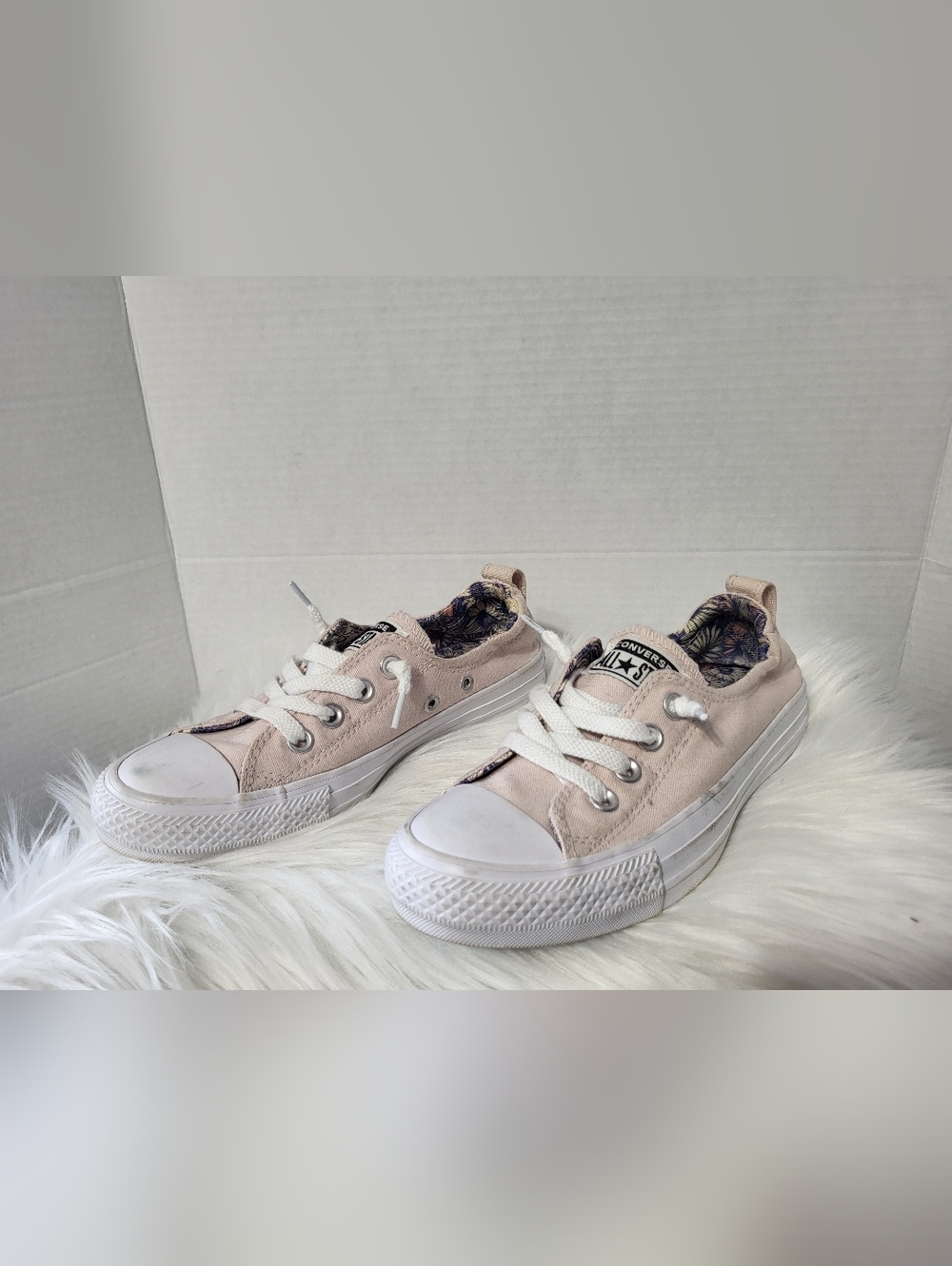 Converse Womens Chuck Taylor Low Top Sneakers - Light Pink Size 5